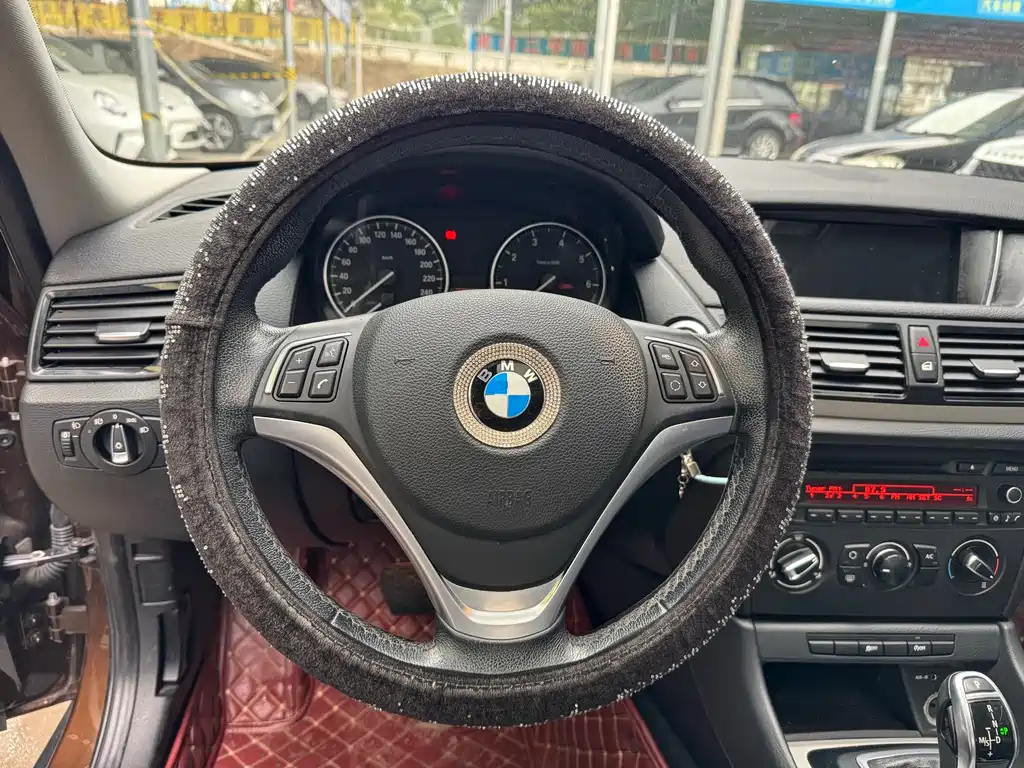BMW X1 2015 — фото 9