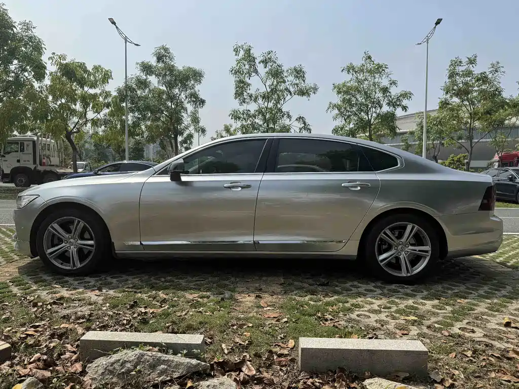 Volvo S90 2018 — фото 16