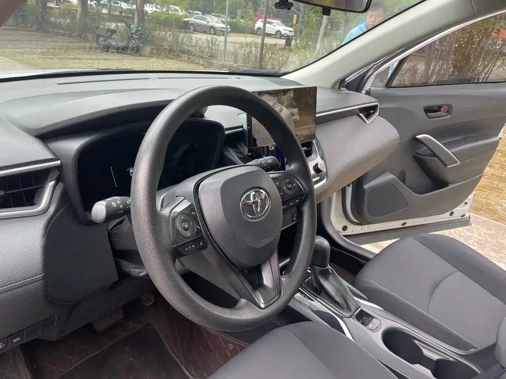 Toyota Corolla Cross 2023 — фото 10