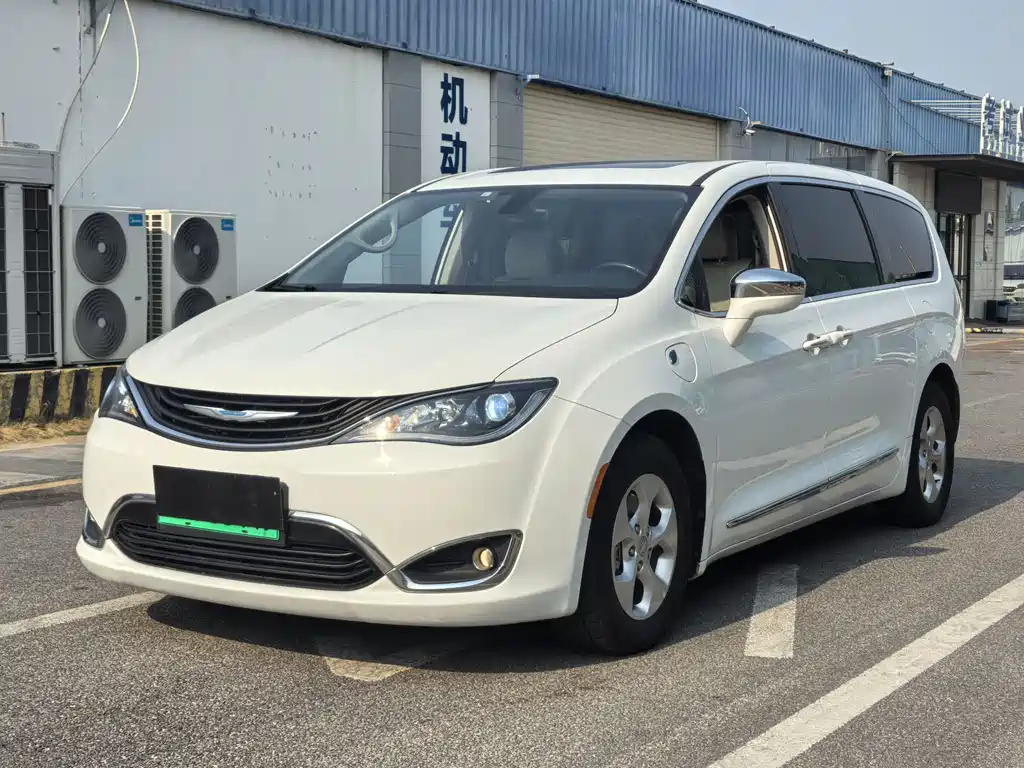 Chrysler Grand Voyager PHEV 2019 — фото 1