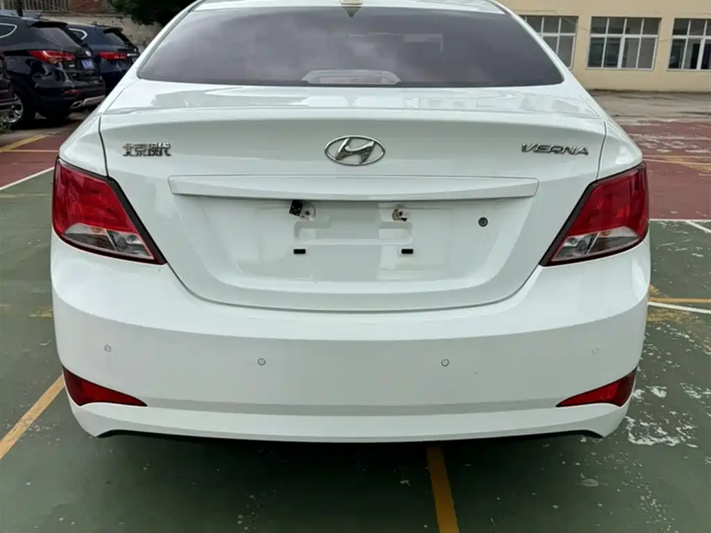 Hyundai Verna 2016 — фото 12