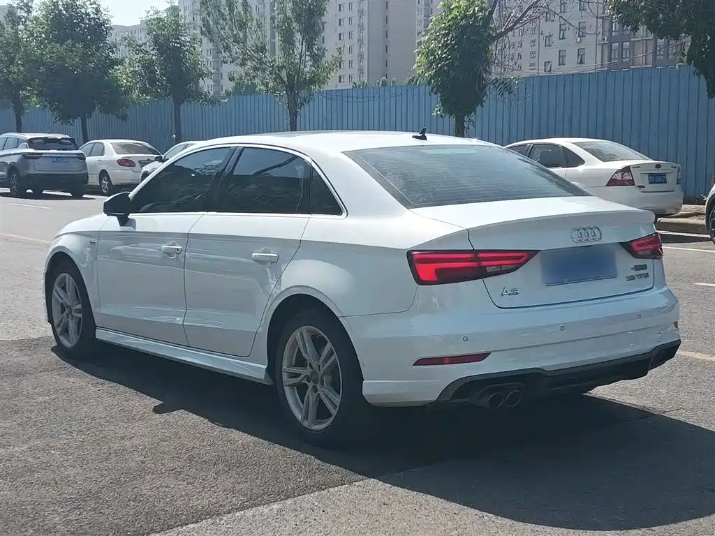 Audi A3 2019 — фото 10