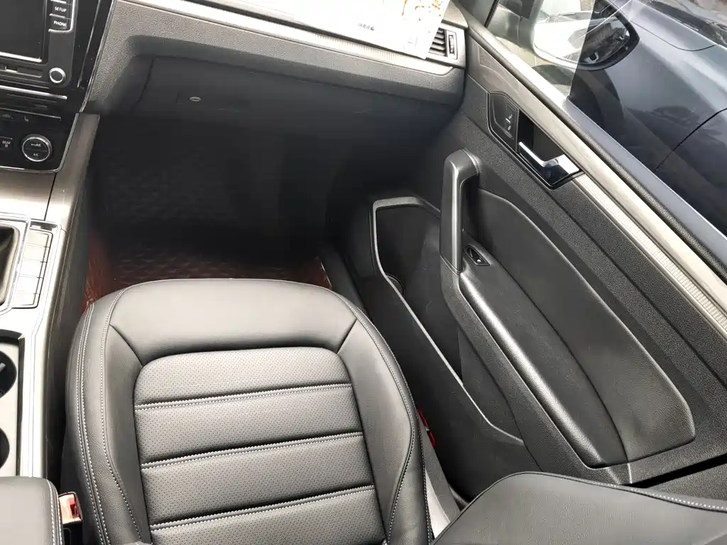 Volkswagen Passat 2017 — фото 11