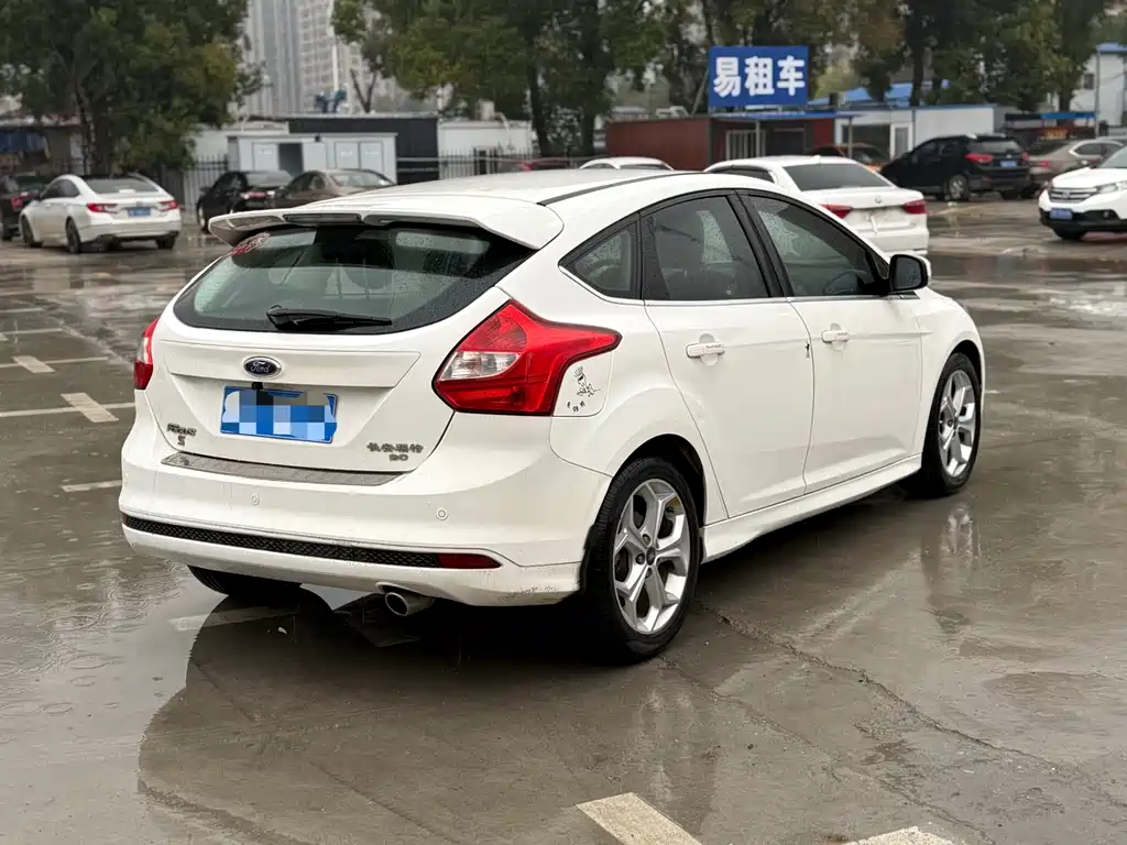 Ford Focus 2013 — фото 11
