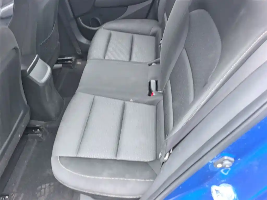 Hyundai Elantra 2018 — фото 17