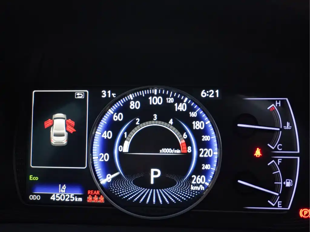Lexus ES 2018 — фото 15