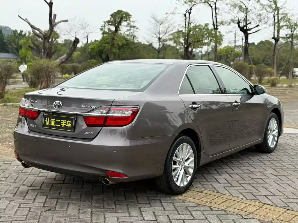 Toyota Camry 2015 — фото 6