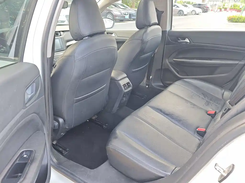 Peugeot 408 2017 — фото 14