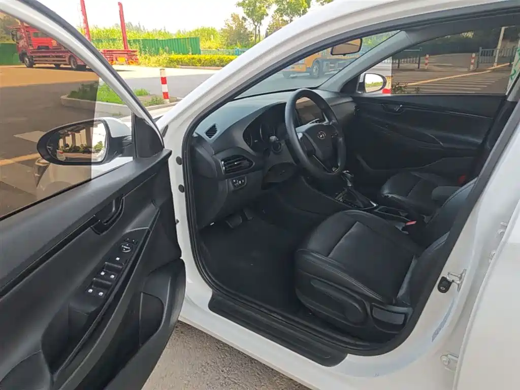 Hyundai Elantra 2019 — фото 16