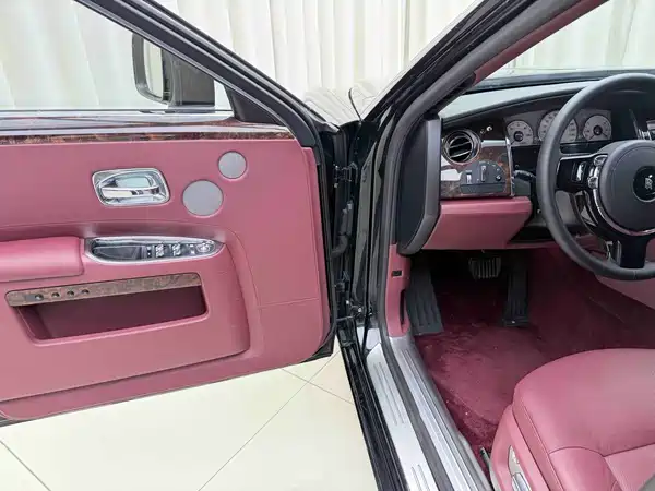 Rolls-Royce Ghost 2010