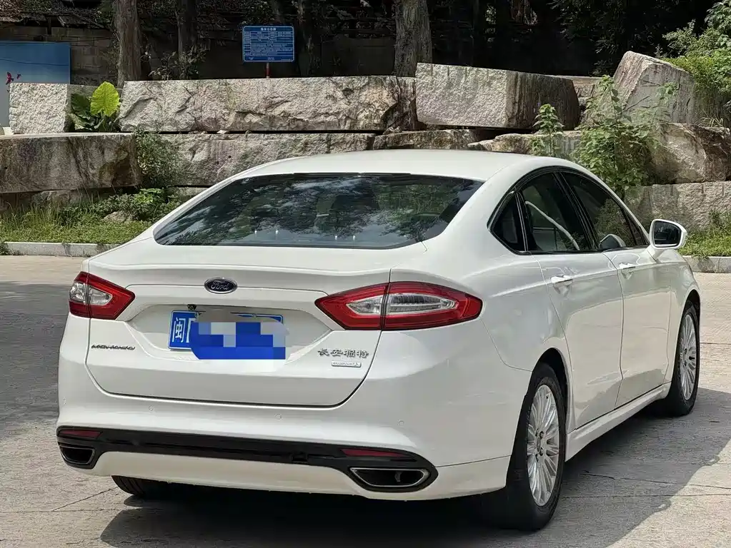 Ford Mondeo 2015 — фото 9