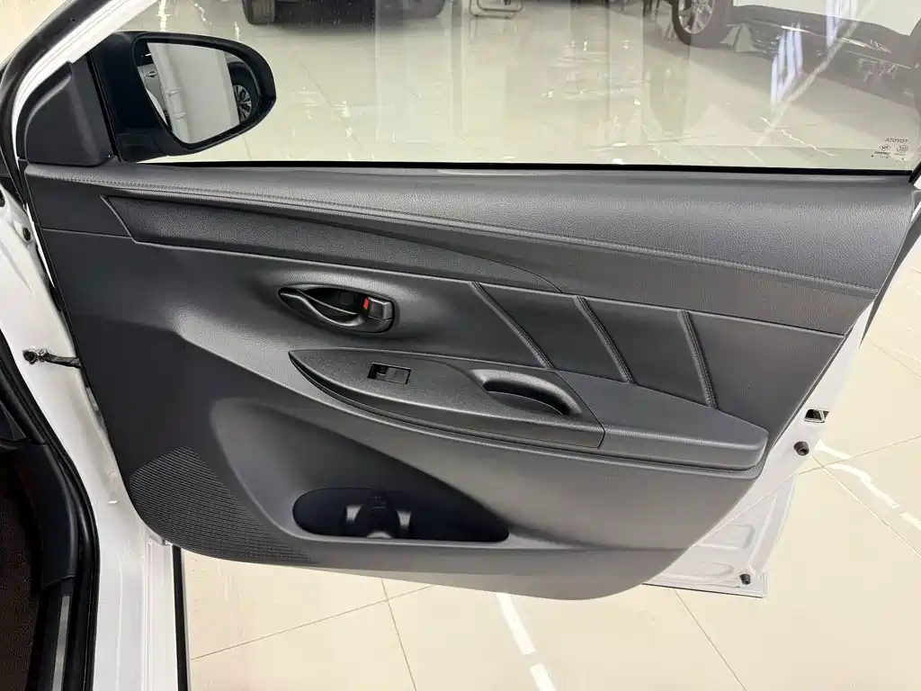 Toyota Yaris L 2022