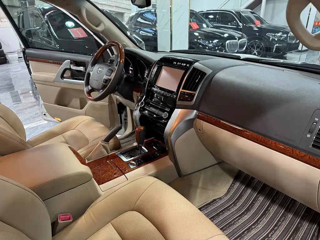 Toyota Land Cruiser 2015 — фото 10