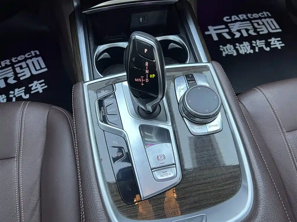 BMW 7 Series 2018 — фото 25