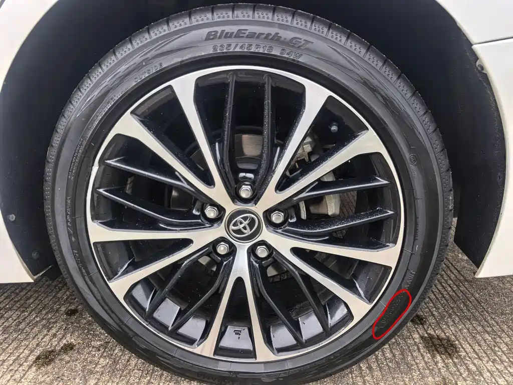 Toyota Camry 2018 — фото 16