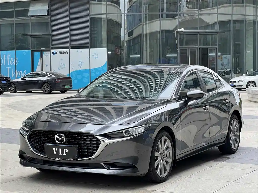 Mazda 3 Axela 2022 — фото 1