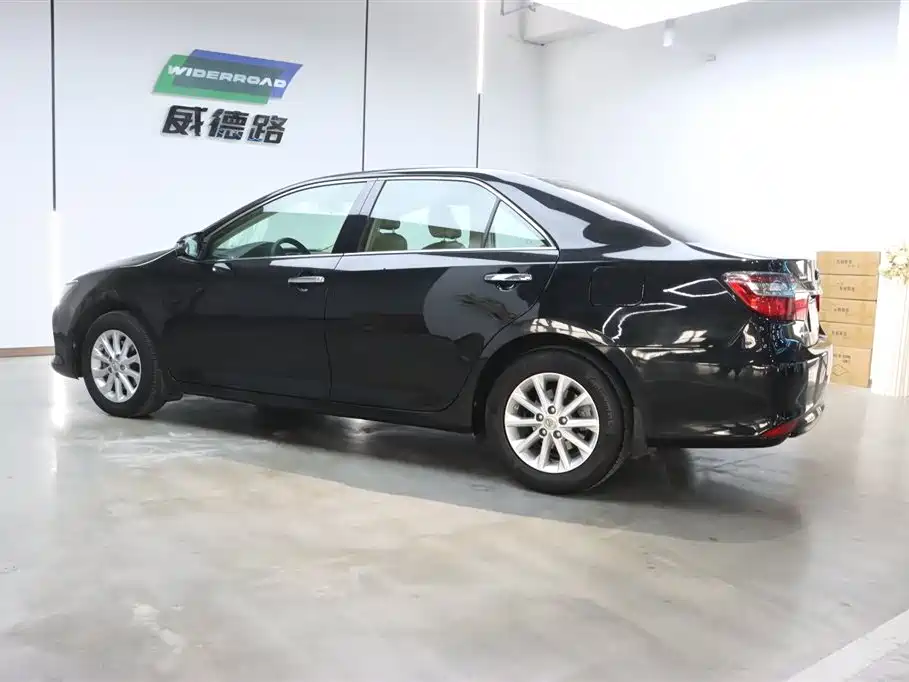 Toyota Camry 2017 — фото 7