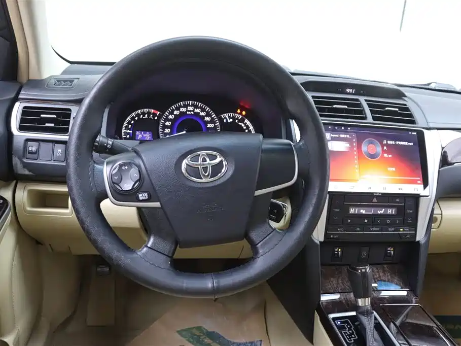 Toyota Camry 2017 — фото 29