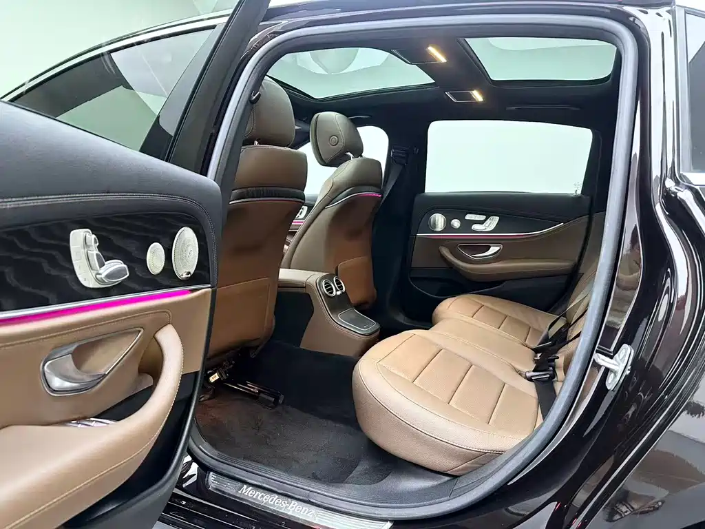 Mercedes-Benz E-Class 2023 — фото 9
