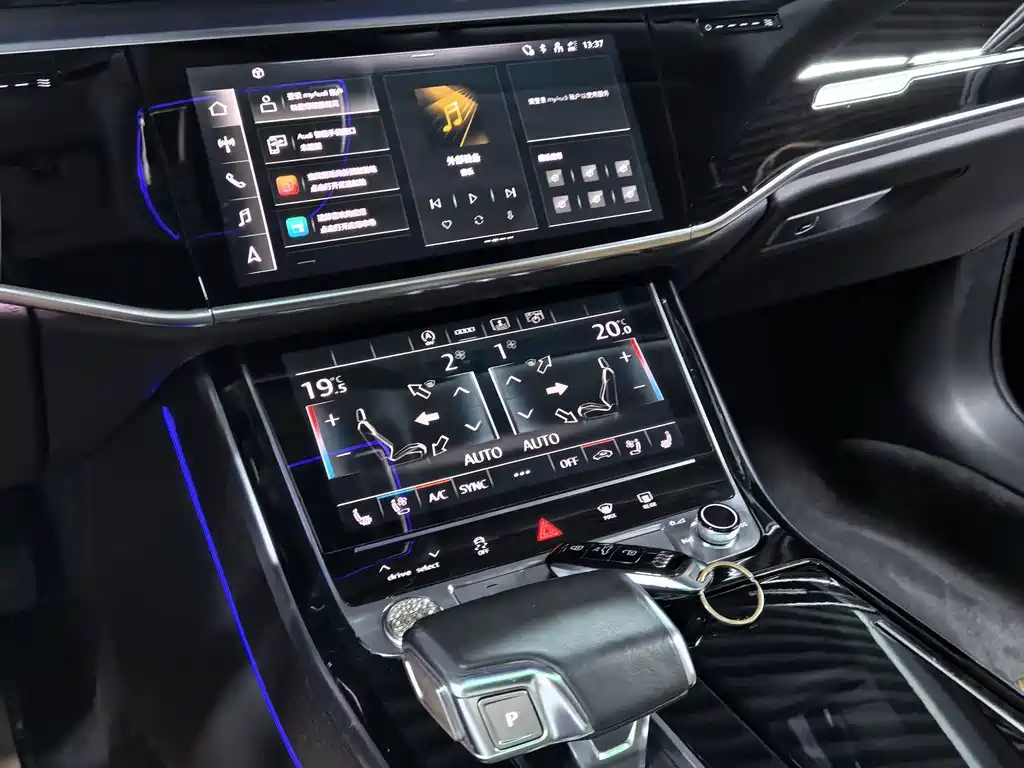 Audi A8 2022 — фото 12