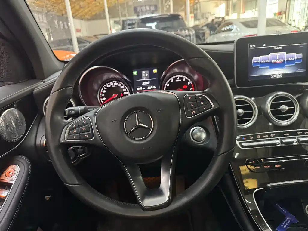 Mercedes-Benz GLC 2017 — фото 16