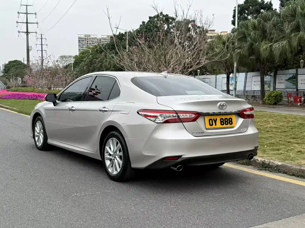 Toyota Camry 2022 — фото 10