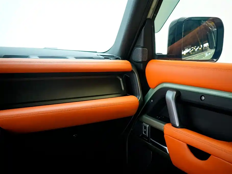 Land Rover Defender 2023 — фото 21