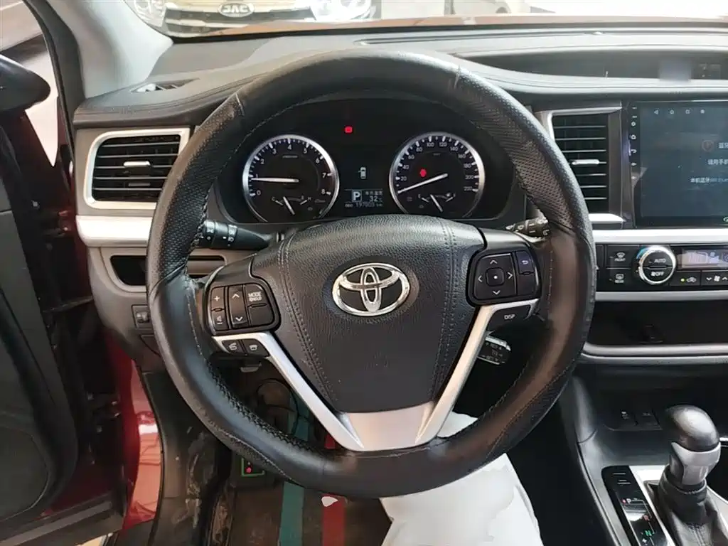 Toyota Highlander 2017 — фото 11