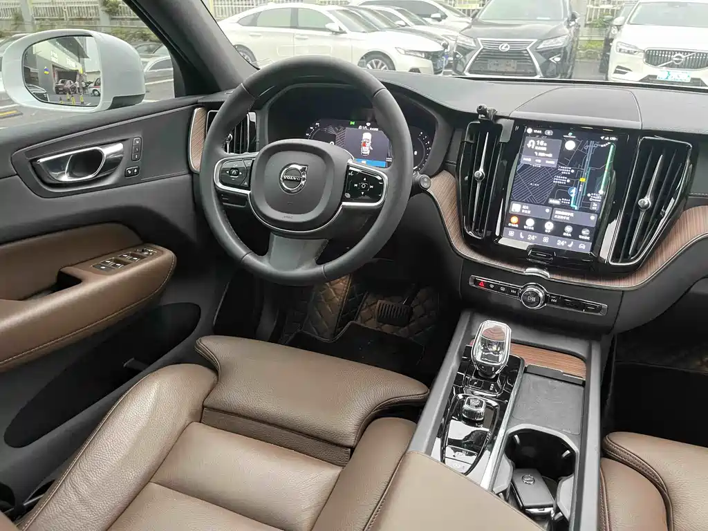 Volvo XC60 2024 — фото 16