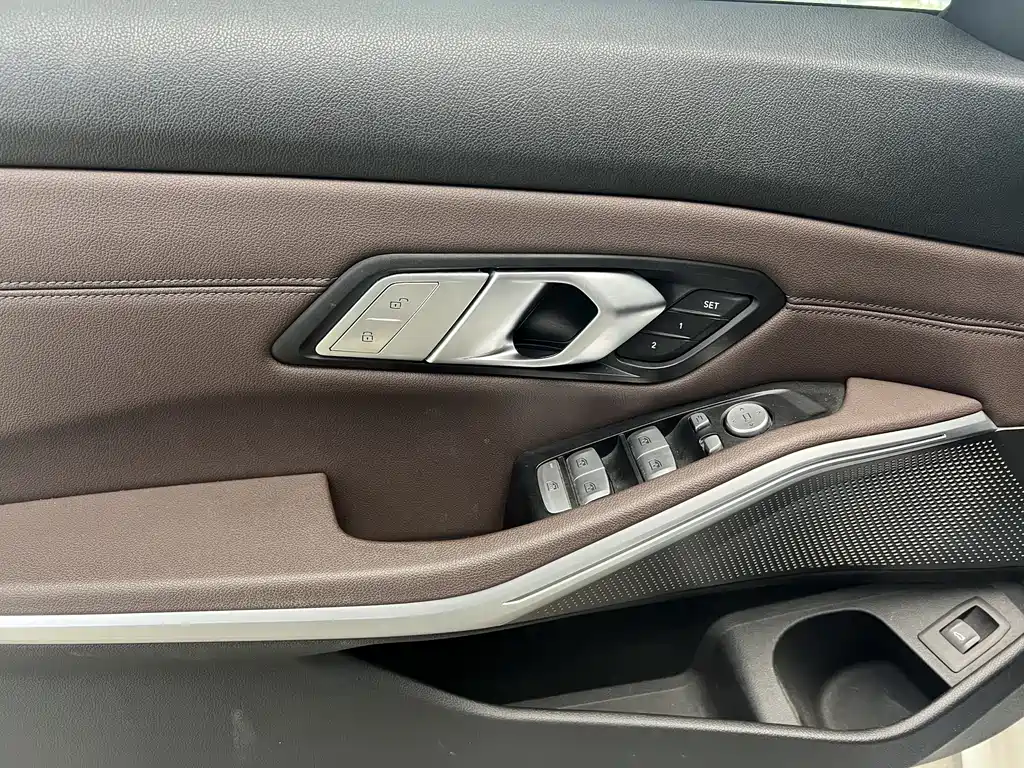 BMW 3 Series 2019 — фото 11