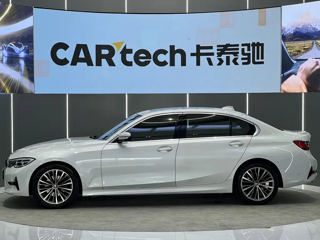 BMW 3 Series 2019 — фото 17