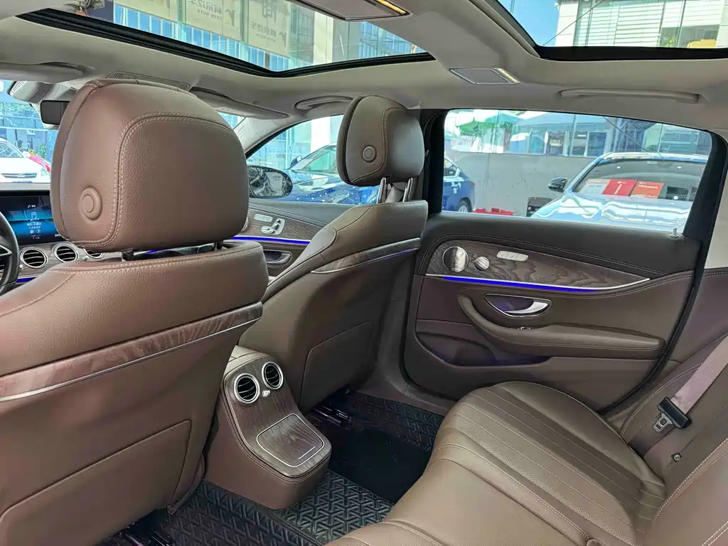 Mercedes-Benz E-Class 2023 — фото 13