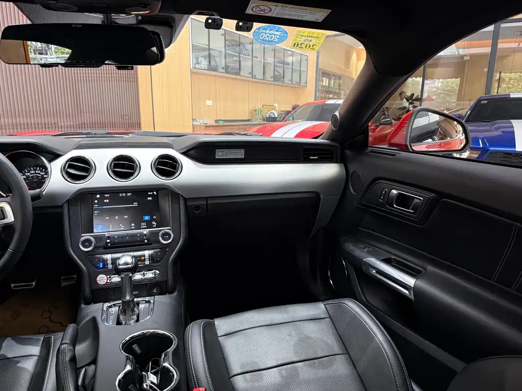Ford Mustang 2018 — фото 18