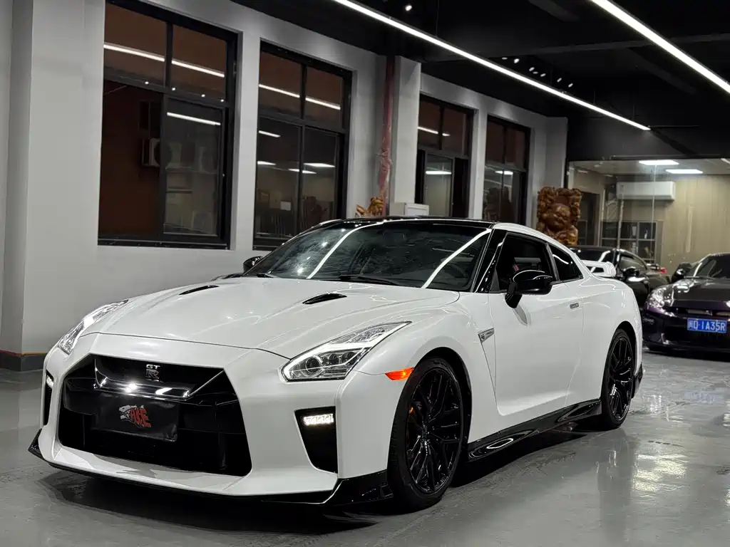 Nissan GT-R 2013 — фото 3