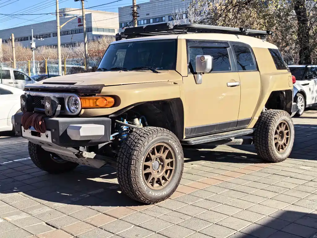 Toyota FJ Cruiser 2020 — фото 1