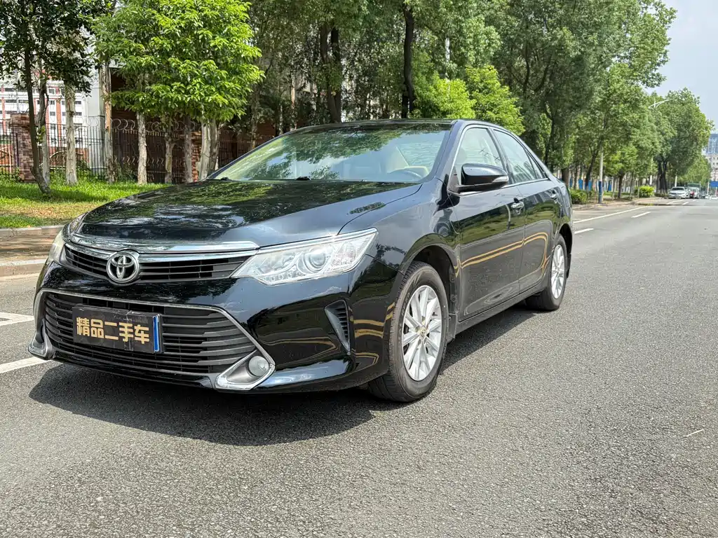 Toyota Camry 2016 — фото 1