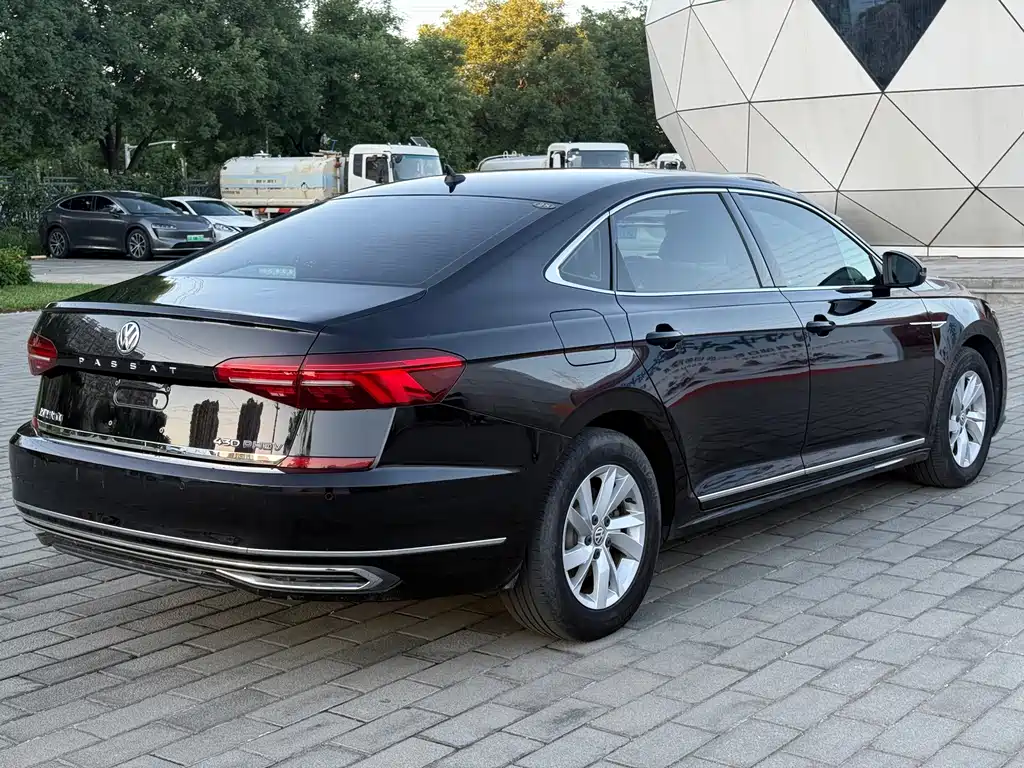 Volkswagen Passat Plug-In Hybrid 2020 — фото 4