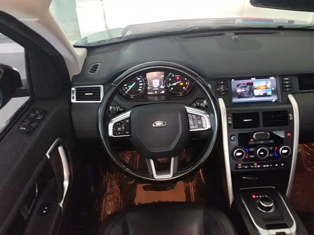 Land Rover Discovery Sport 2017 — фото 11