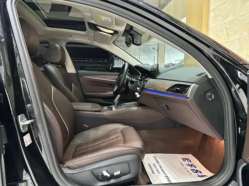 BMW 5 Series 2018 — фото 14