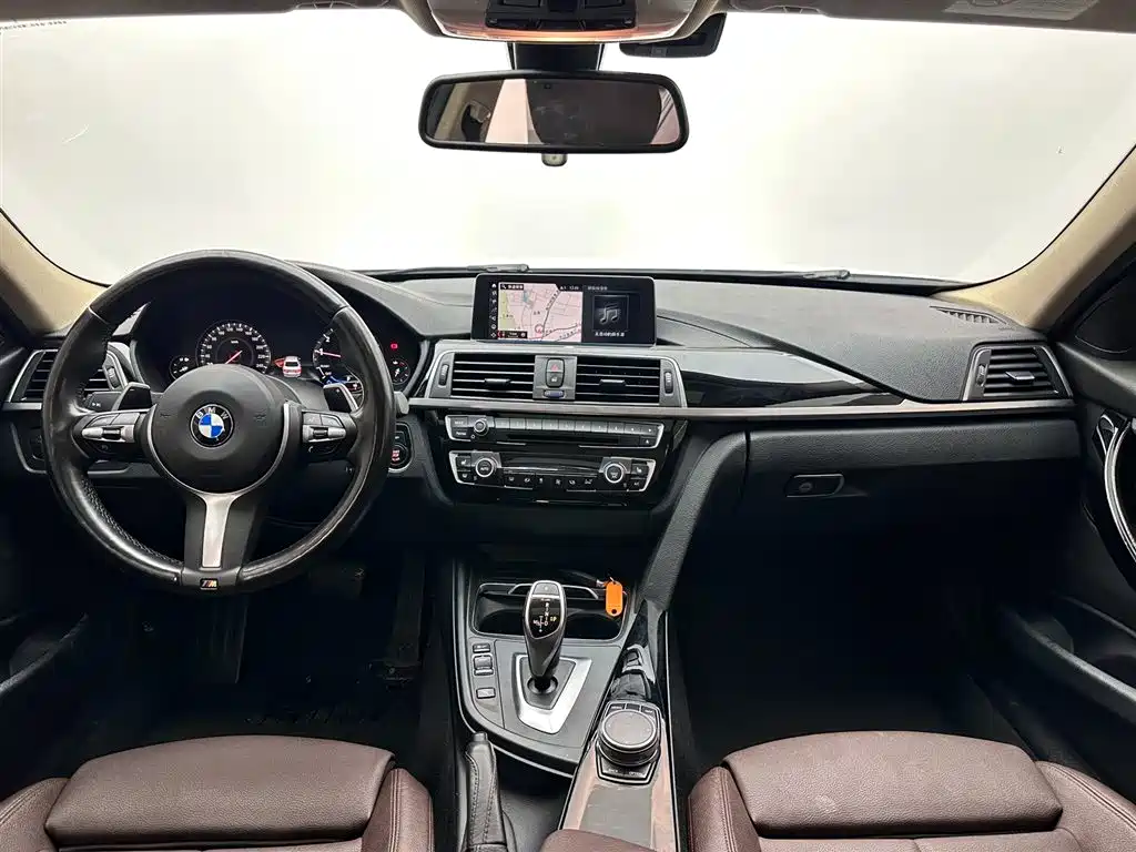 BMW 3 Series 2018 — фото 10