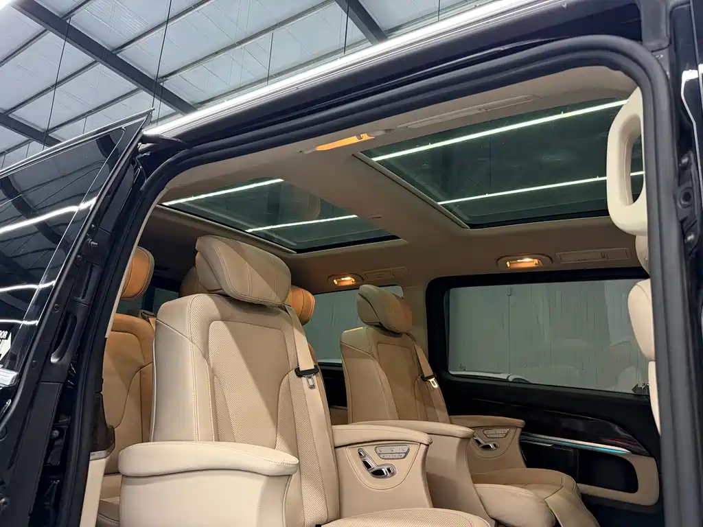 Mercedes-Benz V-Class 2020 — фото 12