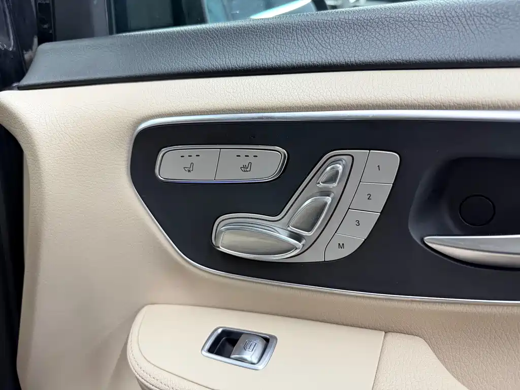 Mercedes-Benz V-Class 2020 — фото 13