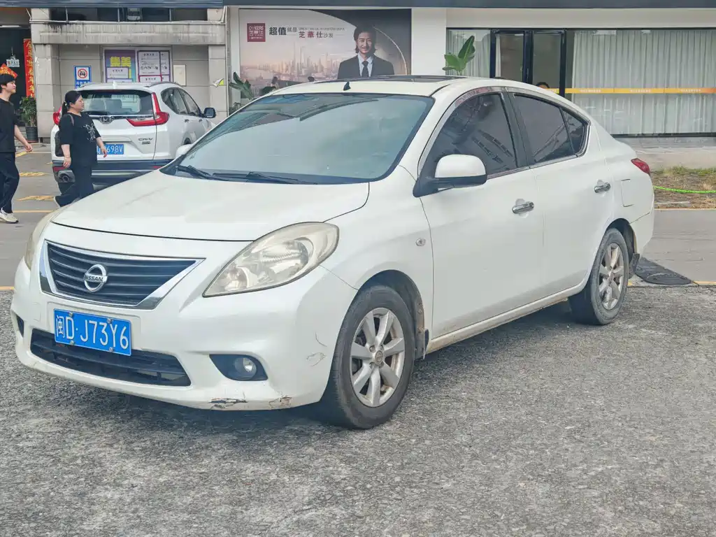 Nissan Sunny 2012