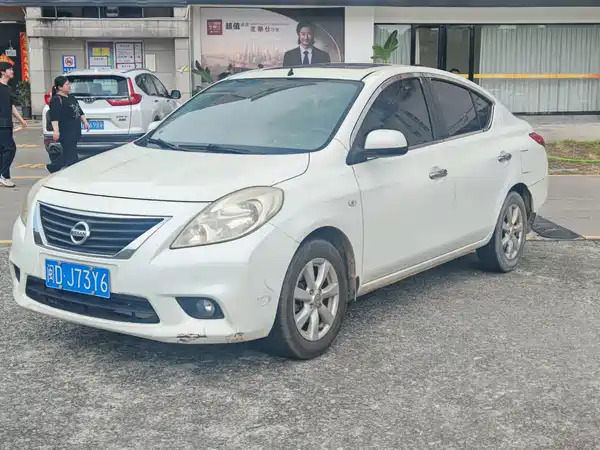 Nissan Sunny 2012