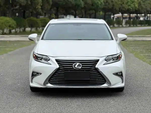 Lexus ES 2017