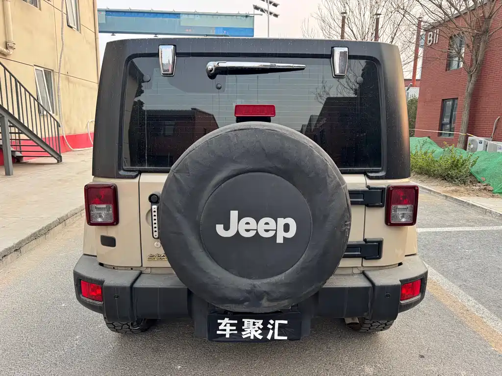 Jeep Wrangler 2016 — фото 11