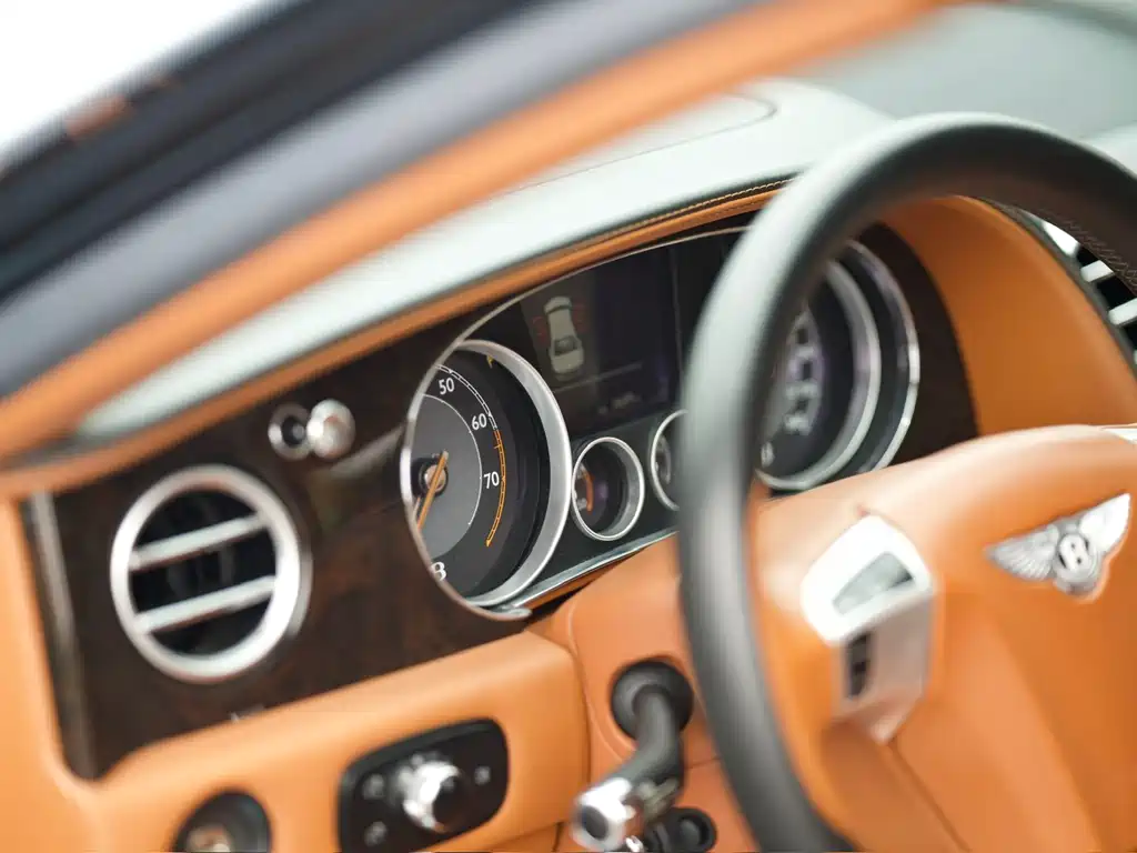 Bentley Flying Spur 2014 — фото 17