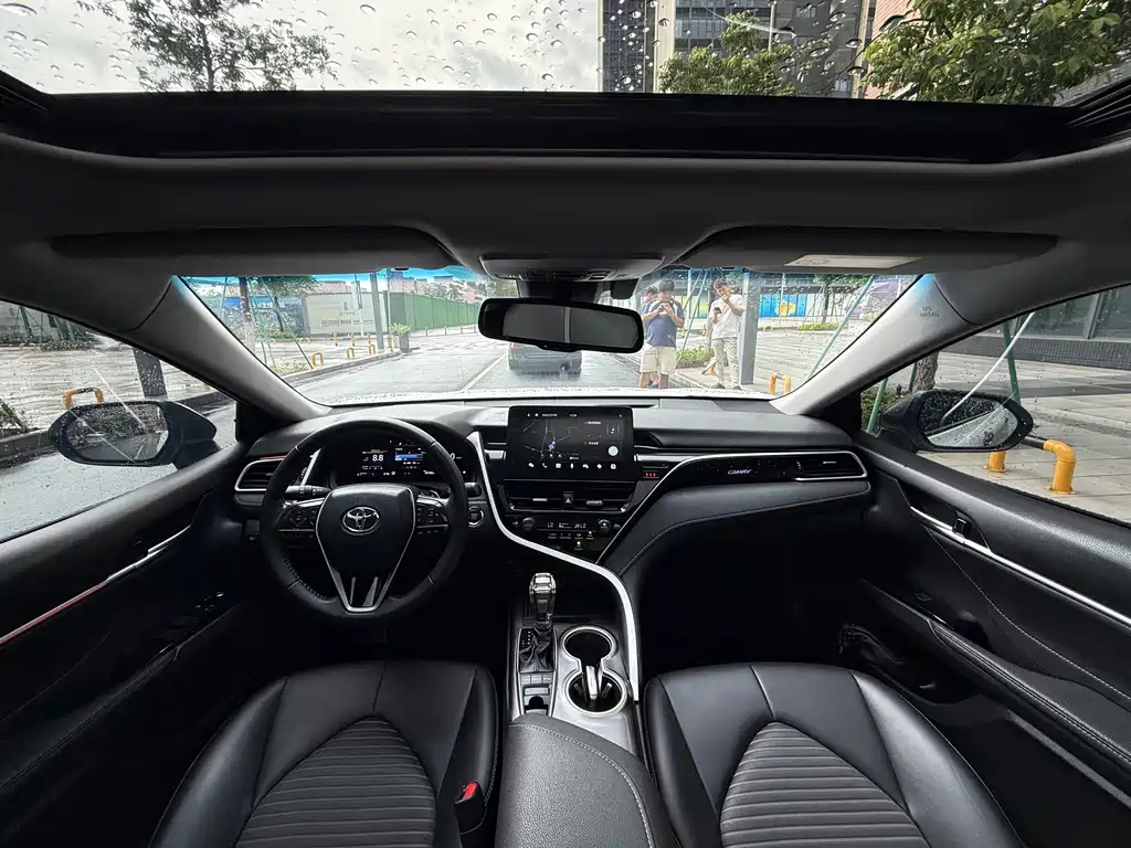 Toyota Camry 2022 — фото 13