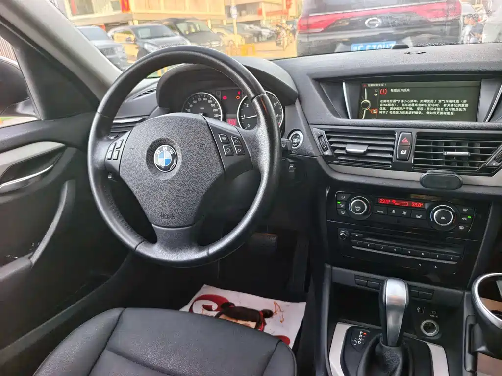 BMW X1 2012 — фото 11