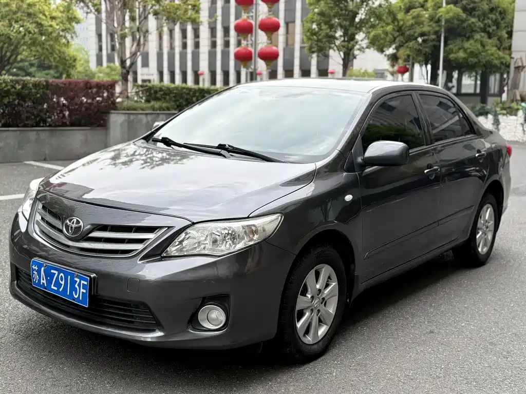 Toyota Corolla 2014 — фото 1